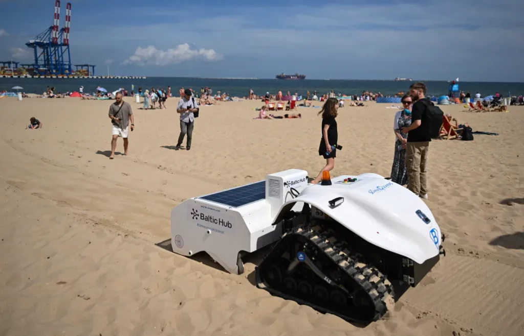Rewolucja w sprzątaniu: Pierwszy autonomiczny robot na plaży w Polsce!