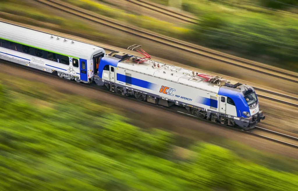 PKP Intercity Biją Rekordy: Rosnąca Popularność Kolei w Polsce