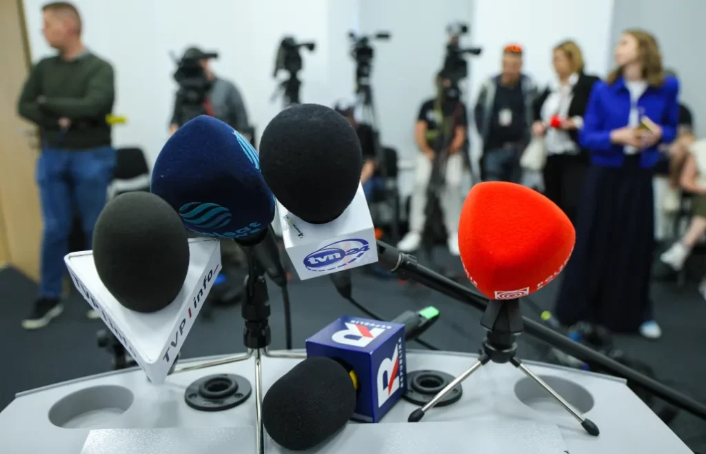 Nowa ustawa medialna coraz bliżej: Wróbel zapowiada rewolucję w finansowaniu i niezależności mediów publicznych