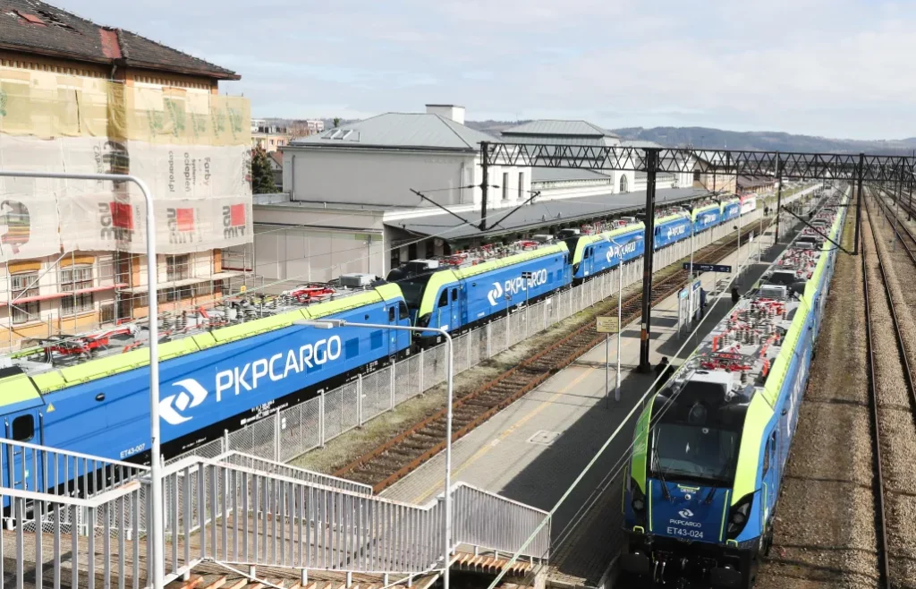 PKP Cargo tnie zatrudnienie. Ponad 760 osób może stracić pracę – kryzys na kolei uderza w pracowników