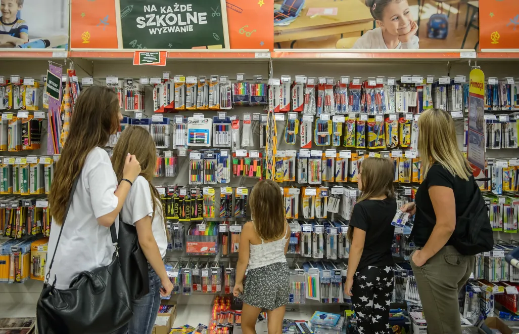 Ile wydadzą rodzice na szkolną wyprawkę 2025? Kwota może zaskoczyć