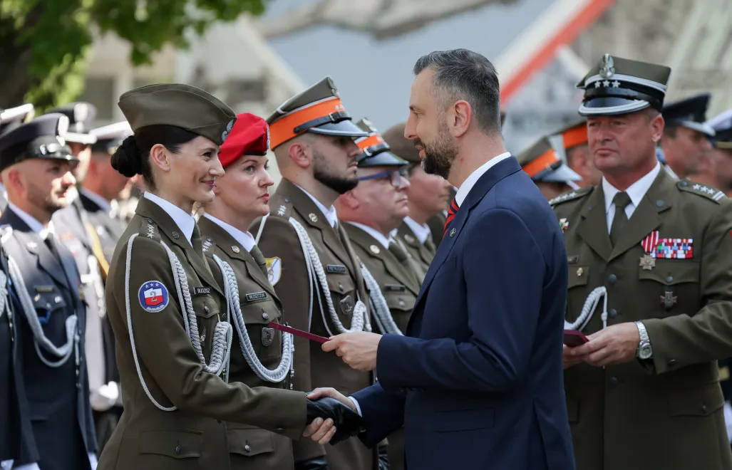 Jesteście dumą i przyszłością Polski. Wzruszające słowa szefa MON do żołnierzy na przededniu Święta Wojska Polskiego