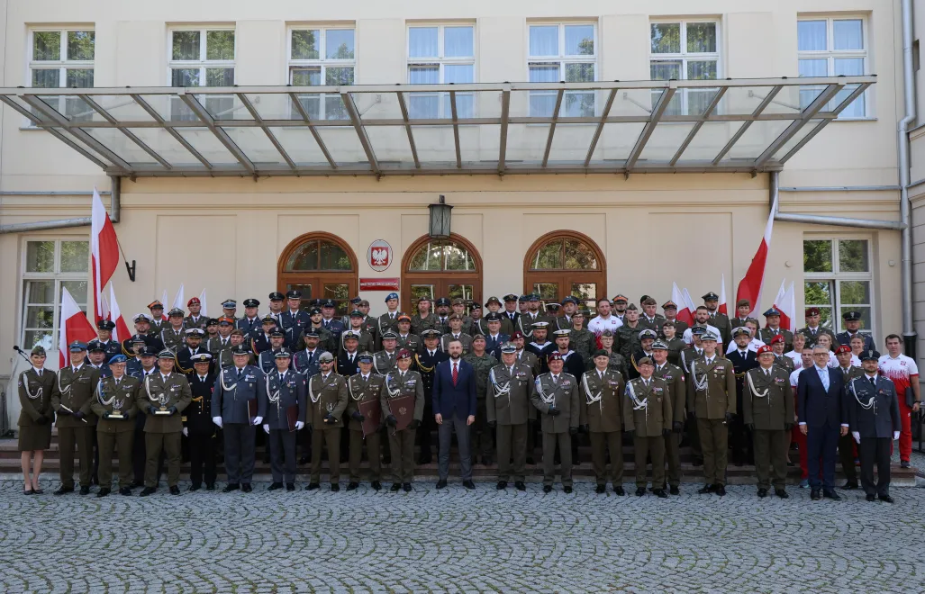 Prezydent mianował ośmiu nowych generałów Wojska Polskiego. Kim są awansowani oficerowie?