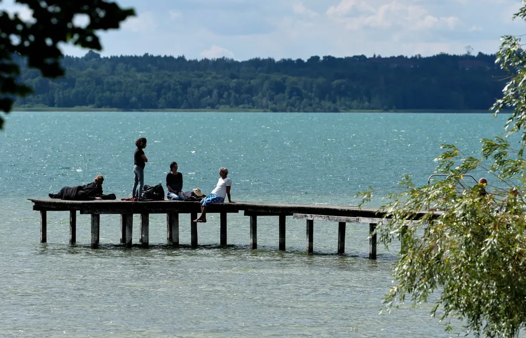 Życie na luzie, szczęście na maksa? Naukowcy mają jasną odpowiedź!