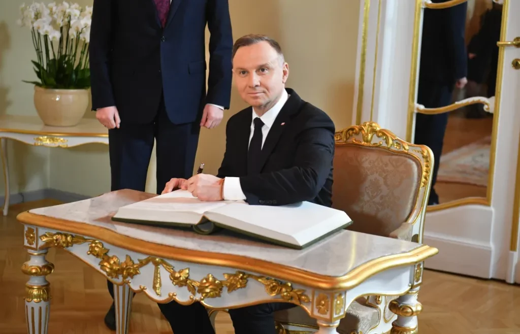 Podatek od spadków i darowizn 2025: znikają zaświadczenia, mniej biurokracji dla rodzin