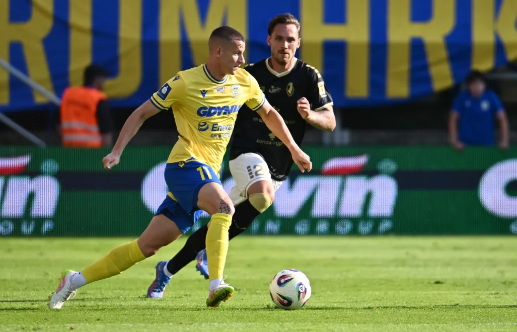 Arka Gdynia pod presją: Kocyła zapowiada bitwę w Katowicach