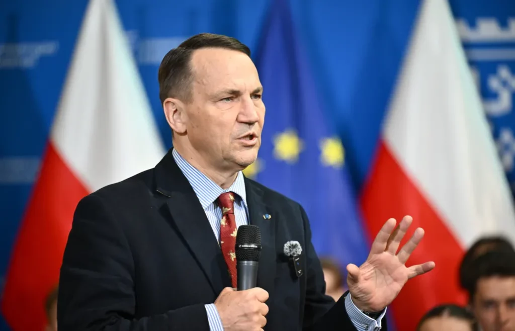 Sikorski: Polska zawsze będzie stać po stronie wolnej Ukrainy. Kluczowe deklaracje po rozmowie Zełenskiego z Nawrockim