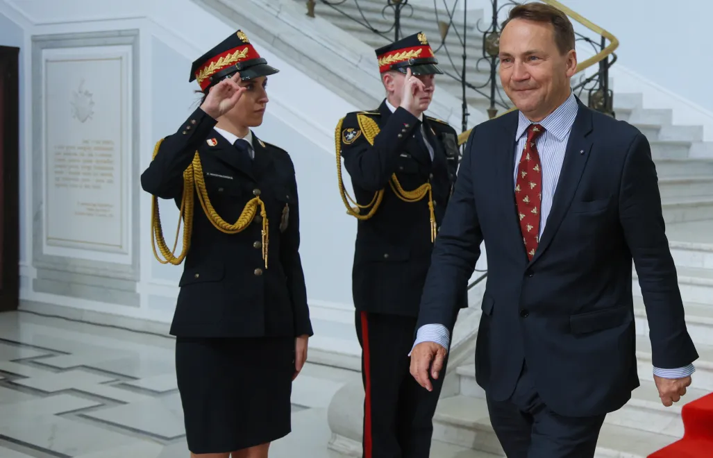 Polska pominięta w Białym Domu. Sikorski apeluje o wykorzystanie wpływów Nawrockiego